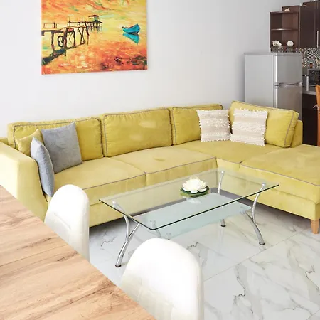 Апартамент Luxury First Line With Pool By The Sea