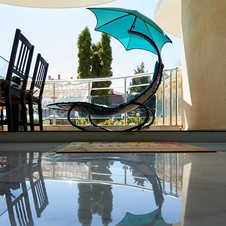 Luxury First Line With Pool By The Sea Apartman