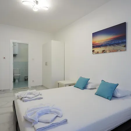Luxury First Line With Pool By The Sea Apartman *