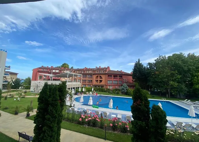 Luxury First Line With Pool By The Sea