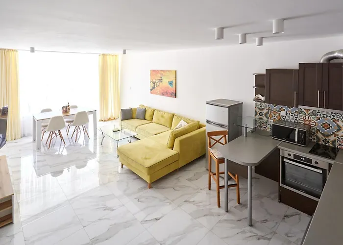 Luxury First Line With Pool By The Sea