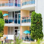 Апартамент Luxury First Line With Pool By The Sea *