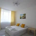 Апартамент Luxury First Line With Pool By The Sea