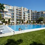 Апартамент Luxury First Line With Pool By The Sea Несебър