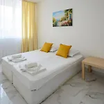 Апартамент Luxury First Line With Pool By The Sea