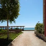 Апартамент Luxury First Line With Pool By The Sea Несебър