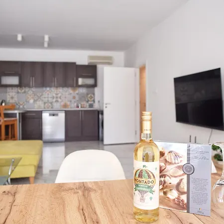 Luxury First Line With Pool By The Sea * Νεσέμπαρ