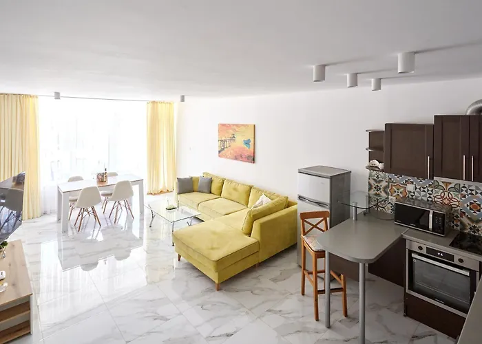 Luxury First Line With Pool By The Sea Apartment