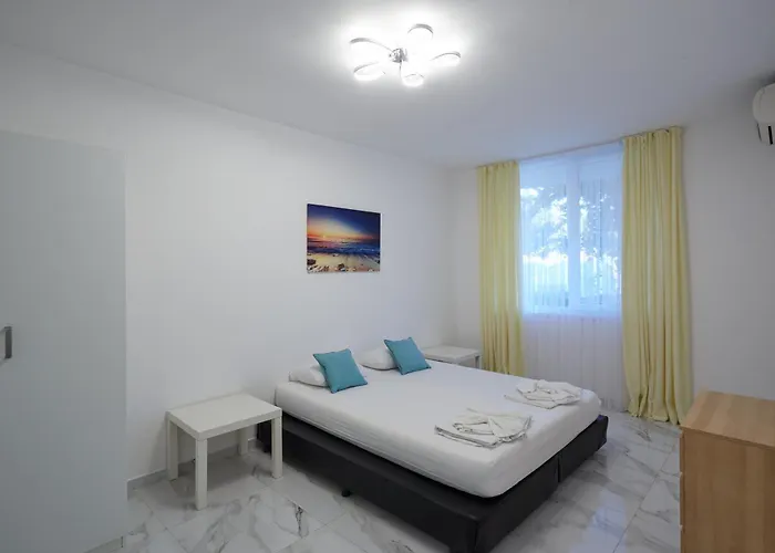 Luxury First Line With Pool By The Sea Apartment *