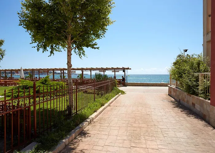 Luxury First Line With Pool By The Sea Apartment *